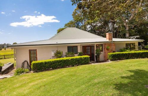 Coomba Bay Casa | Katandra Homestead: old world charm on Wallis Lake