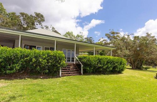 Coomba Bay Casa | Katandra Homestead: old world charm on Wallis Lake