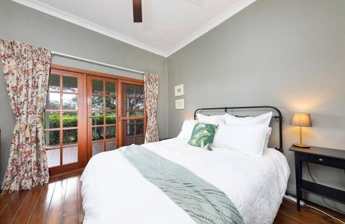Coomba Bay Casa | Katandra Homestead: old world charm on Wallis Lake