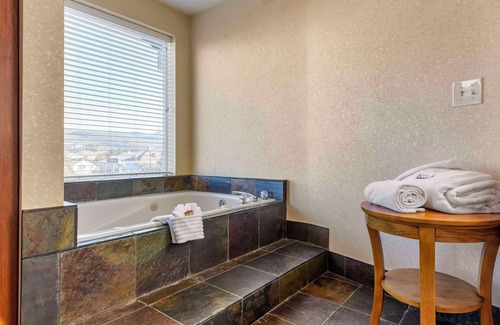 Seaside Hotel | Kathryn Riverfront Inn, Ascend Hotel Collection