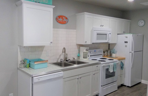 Turner Park Cabaña | Katies Kottage # 2: 1938 Renovado Midtown Gingerbread Charmer