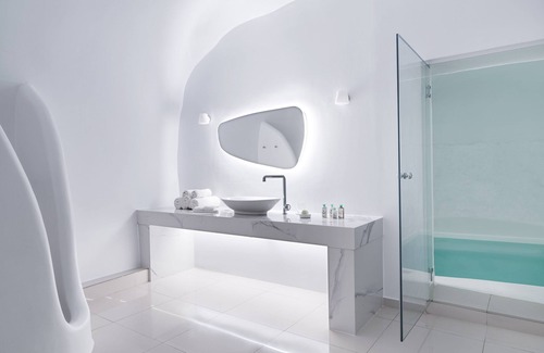 Imerovigli Hotel | Katikies Chromata Santorini - The Leading Hotels of the World