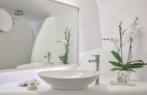 Imerovigli Hotel | Katikies Chromata Santorini - The Leading Hotels of the World