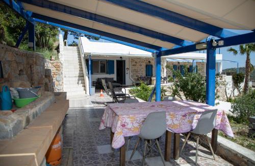 Decentralized Administration of the Aegean Casa | Katoikia Maggie, guest house with patio and pool