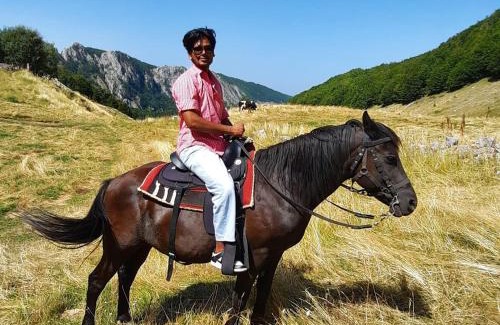 Podgorica Capital City Chalet De Esquí | Katun Mokra accommodation & horseback riding