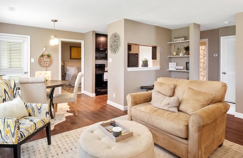 St. Peters Apartamento | 🎗Katytrail/Pet friendly❤/St.Charles/PowerPlex/St.Louis/Winery🐕👍🏼/Fireplace