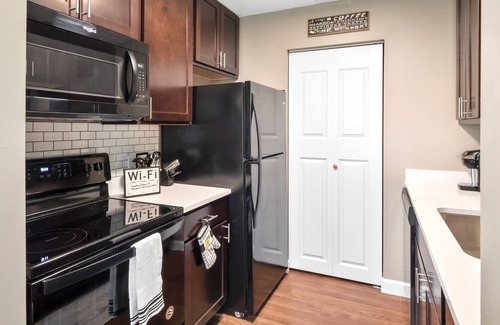 St. Peters Apartamento | 🎗Katytrail/Pet friendly❤/St.Charles/PowerPlex/St.Louis/Winery🐕👍🏼/Fireplace