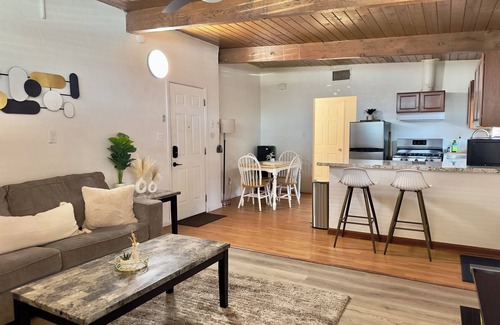 Visalia Apartamento | Kaweah Luxe Getaway with Laundry