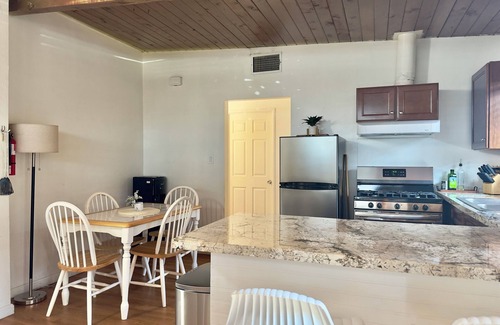 Visalia Apartamento | Kaweah Luxe Getaway with Laundry