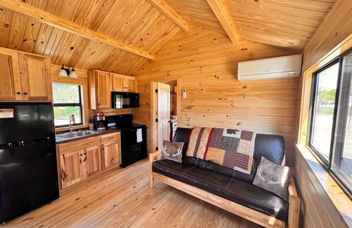 Ely Cabina | Kawishiwi Cabin, a Charming 2-bedroom cabin with AC, WiFi in enjoyable Ely