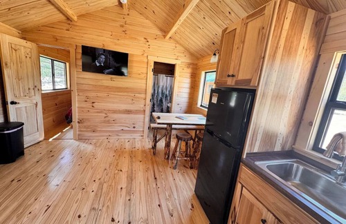 Ely Cabina | Kawishiwi Cabin, a Charming 2-bedroom cabin with AC, WiFi in enjoyable Ely