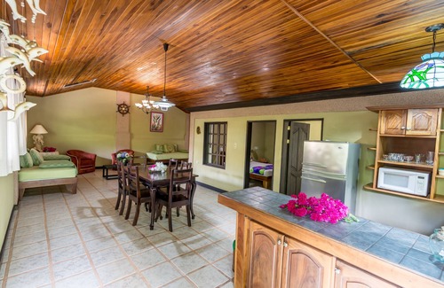 Damas Cabina | Kayak Lodge
