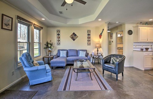 Piney Casa | Kayaks and Boat Slip Waterfront Hot Springs Home!