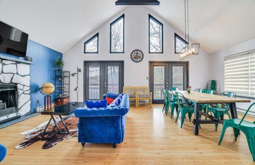 East Stroudsburg Casa | Kayaks and Lake Access Poconos Gem with Hot Tub