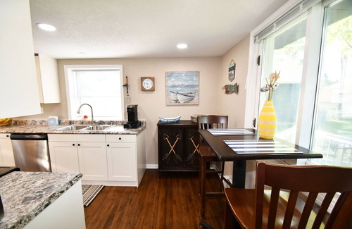 Lindstrom Casa | Kayaks - Firepit - Dock - Fishing & more!