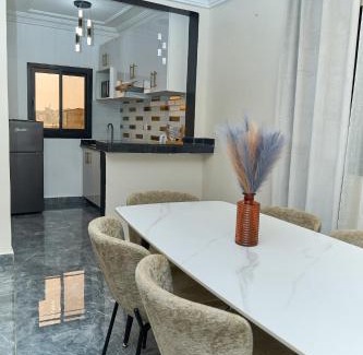 Yaounde Apartamento | Kayona Home Appartement T3 Balcon-Netflix-Wifi-Parking SERVICESConciergerie