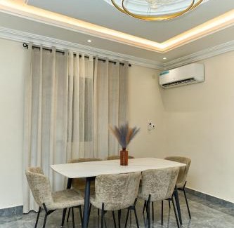 Yaounde Apartamento | Kayona Home Appartement T3 Balcon-Netflix-Wifi-Parking SERVICESConciergerie