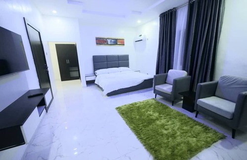 Lagos Cabina | kaypoint apartment, awesome value! great location.