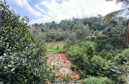 Kunchithanny Casa | Kayyath Munnar - Luxury 4BHK Hillside Sanctuary