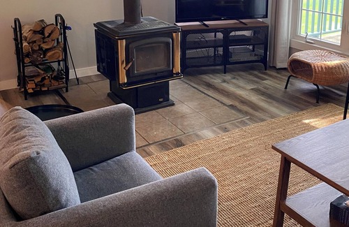 Lunenburg County Cabaña | Keddy Cove Retreat - 3 Bedroom Lakefront Cottage with incredible views!
