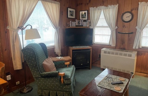 Keene Cabaña | Keene Cozy Cottage en el corazón de las montañas Adirondack!