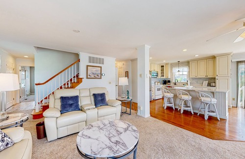 Keen-Wik On the Bay Casa | Keenwik on the Bay waterfront home with AC, gas fireplace, firepit, & dock