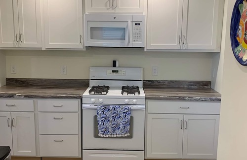 Delton Casa | Manténgalo "Reel" Lakefront Cottage en Upper Crooked Lake Delton, MI $ 1400 / semana