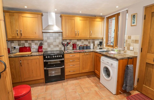 Downton on the Rock Cabaña | KEEPERS COTTAGE, family friendly, with a garden in Leintwardine