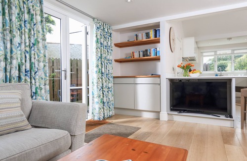 Bugford Cabaña | Keepers Lodge, Hillfield Village, DARTMOUTH