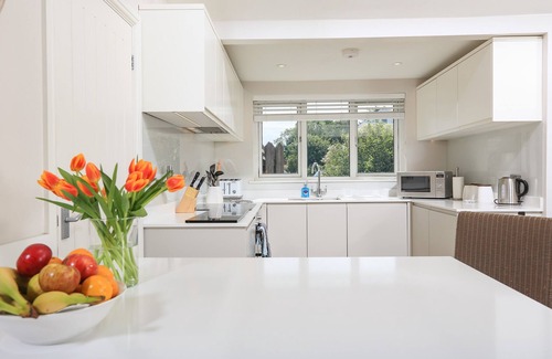 Bugford Cabaña | Keepers Lodge, Hillfield Village, DARTMOUTH