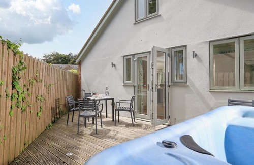 Bugford Casa | Keepers Lodge, Hillfield Village