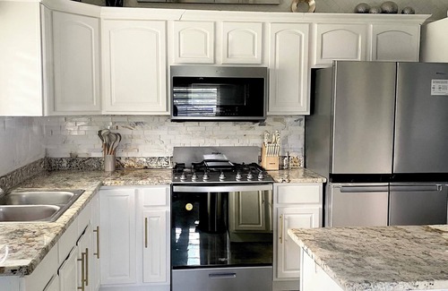 Estate Sion Hill Casa | Keepsake Oasis, Mid-Island 3-Bed Modern Cozy Home with AC, WiFi, Quiet Residence
