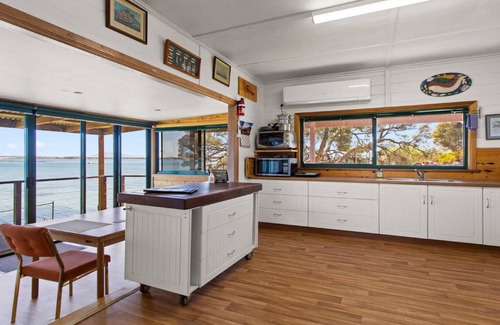 Lake Wangary Casa | Kellidie Bliss is Coffin Bay's Touch of Paradise - Perfect Couples Retreat