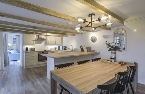 Trelights Cabaña | KELMSCOT, pet friendly, luxury holiday cottage in Trelights