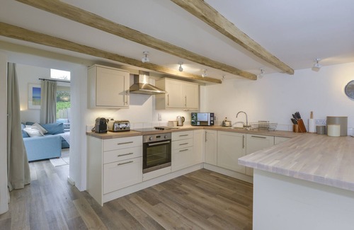 Trelights Cabaña | KELMSCOT, pet friendly, luxury holiday cottage in Trelights