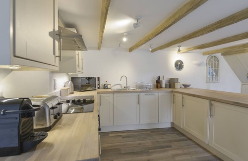 Trelights Cabaña | KELMSCOT, pet friendly, luxury holiday cottage in Trelights