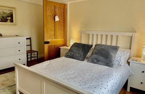 Seahouses Casa | Kelvinside, Seahouses, 2 minute walk into village