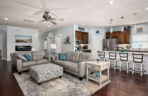 Clear Lake Shores Casa | Kemah Baydreaming! Near Kemah Boardwalk!