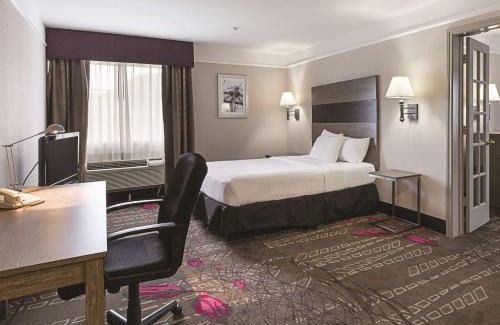 El Lago Hotel | Kemah Edgewater Hotel, SureStay Collection by Best Western