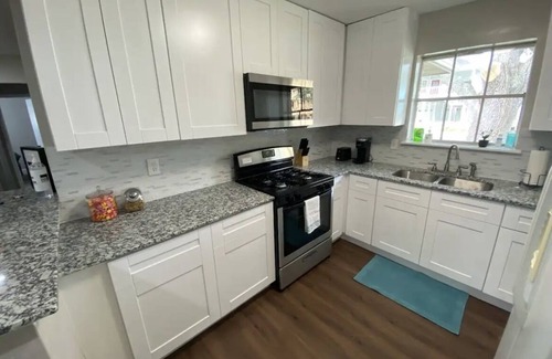 Clear Lake Shores Casa | Kemah Vacation Home - Pet Friendly!