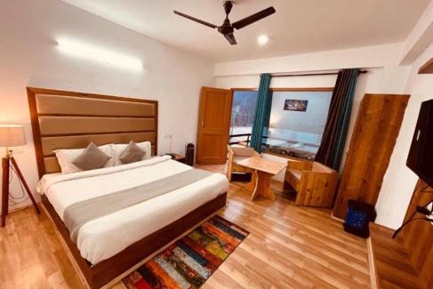 Bullawala Hotel | kempty fall resort