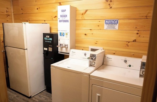 Scio Cabina | Kenai Fjord/Lakeview 4-6 Person Midsize Cabin