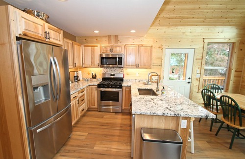 Soldotna Cabina | Kenai Riverfront Cabin, Private Fishing Platforms & Processing Room