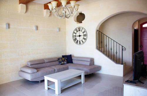Santu Pietru Apartamento | Kenn Gozitan villa and pool - Happy Rentals