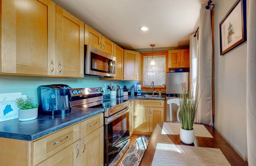 Kennebunk Cabaña | Kennebunk coastal cottage, close to great beaches!