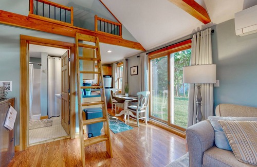 Kennebunk Cabaña | Kennebunk coastal cottage, close to great beaches!
