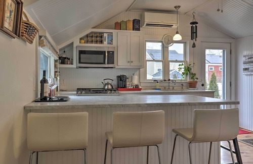 Kennebunk Cabaña | Kennebunk Cottage w/ Yard < 1 Mi to Beach!