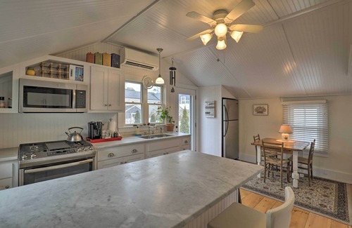 Kennebunk Cabaña | Kennebunk Cottage w/ Yard < 1 Mi to Beach!