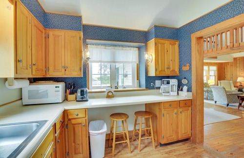 Kennebunkport Cabaña | Kennebunkport Getaway w/ Grill: Walk to Beach!
