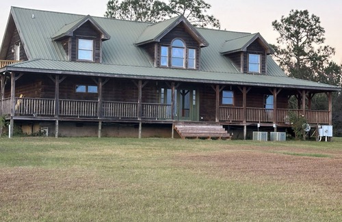 Toombs County Cabina | Kennedy Family Cabin- a large log cabin in a rural, farming community